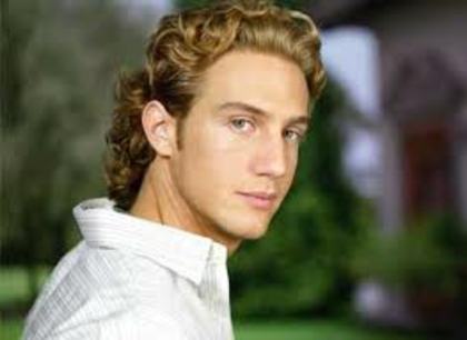 imagesCA9273UX - Eugenio Siller