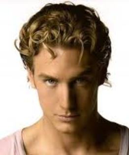 imagesCAAVSOQ1 - Eugenio Siller