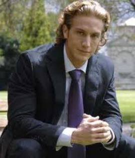imagesCAPIMGL8 - Eugenio Siller