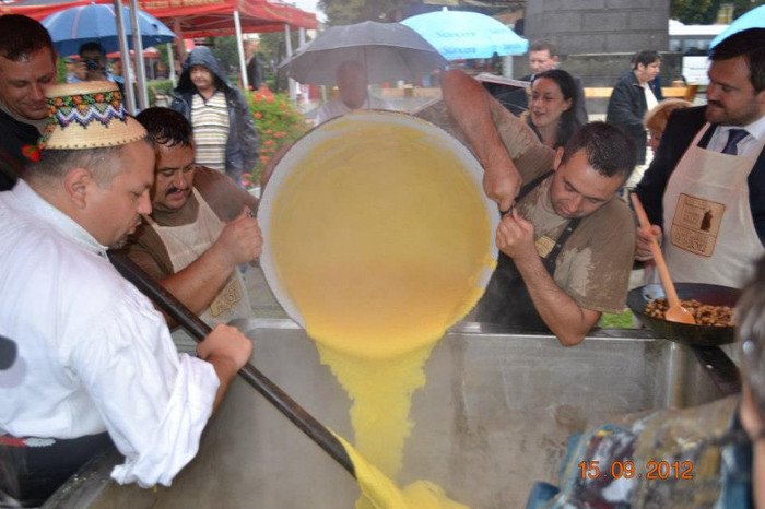 mămăliguţă,alimentul esenţial al românului - medieval 2012 si urmatorii