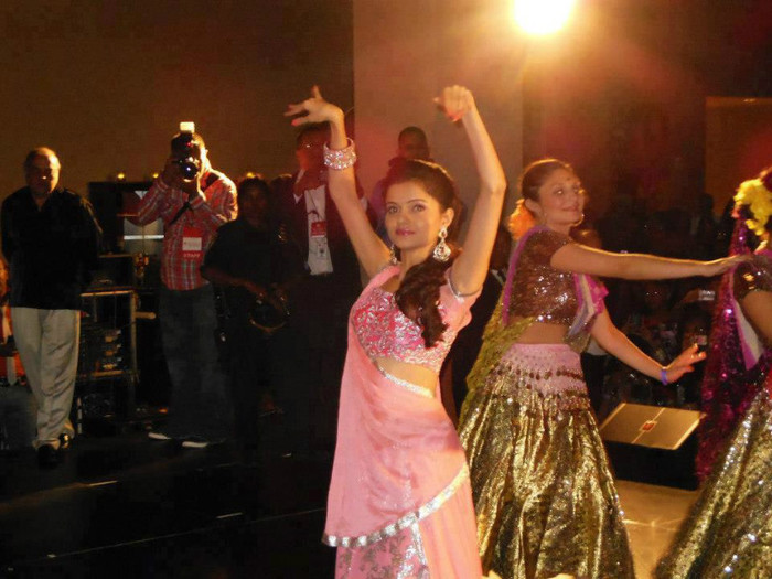 581465_410096989057268_480324435_n - Rubina Dilaik