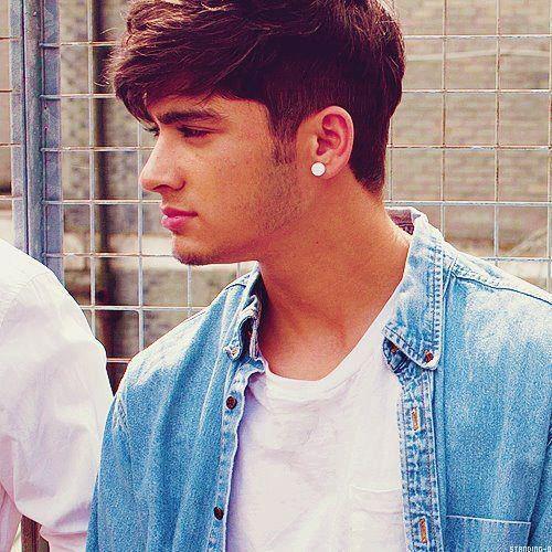 .:) Ea cine este ? O noua prietena de-a voastra ? * observand-o pe Lauren *