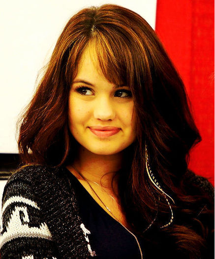 .:O Oh doamne oh doamne oh doamne! E Lili ! M-a vazut . Nu poate sa ne vada vorbind !