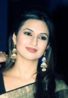 81268416_ZUYMDBJ - Divynka Tripathi