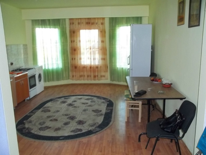 100_0608; 2o12 o parte din bucatarie
