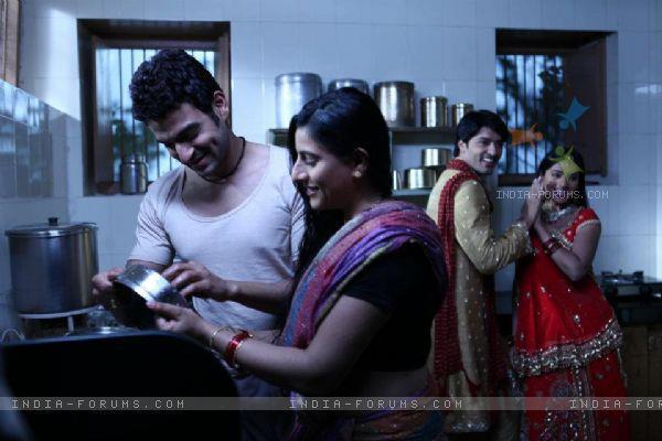 523085_361444000601766_12095706_n - xxDiya Aur Baati Hum-Destine implinitexx