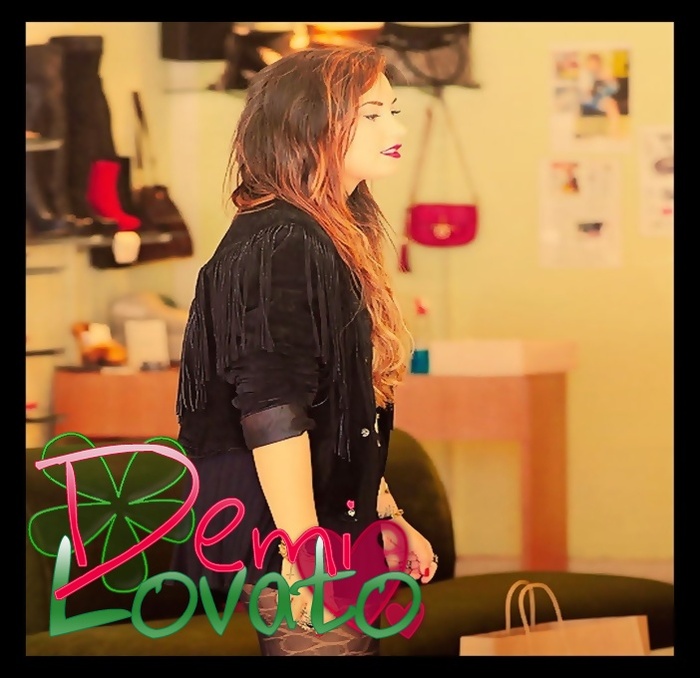 - Adica am venit la mall pentru a-mi cumpara mie o rochie?