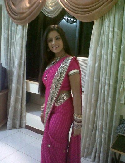 380003_300888316609974_100000664259067_932917_1627674968_n - Deepika Singh