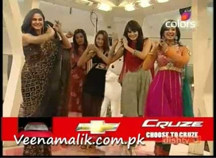 00_01_03 - B-Veena Malik dancing with big boss participant girls in sadhee-B