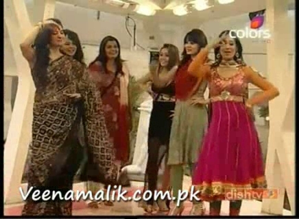 00_01_09 - B-Veena Malik dancing with big boss participant girls in sadhee-B
