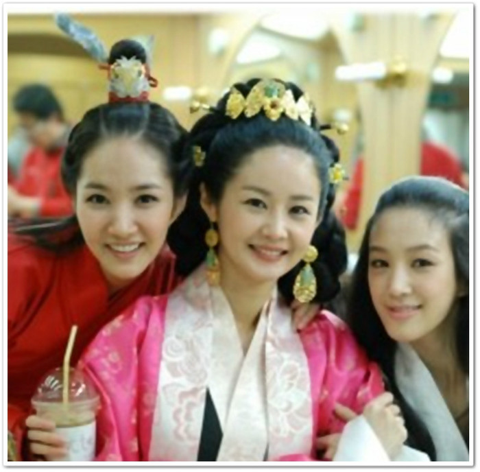 `» ♥ ` 2 sisters :x - a - Princess Ja Myung faboulous-k