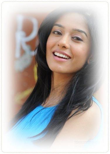 426483_255378034533181_1118596834_n - Amrita Rao