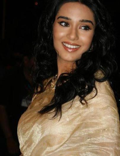427797_305609699510014_774128150_n - Amrita Rao
