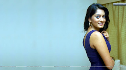 Parvati-Vaze-Smiling-In-Blue-Dress-Side-Back-Photo - Parvati Vaze