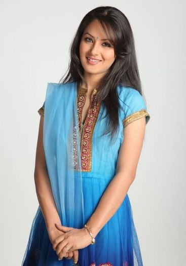 pooja-bose-113969l