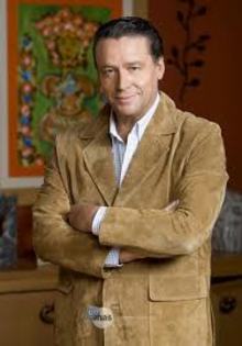 imagesCAS4E037 - Alfredo Adame