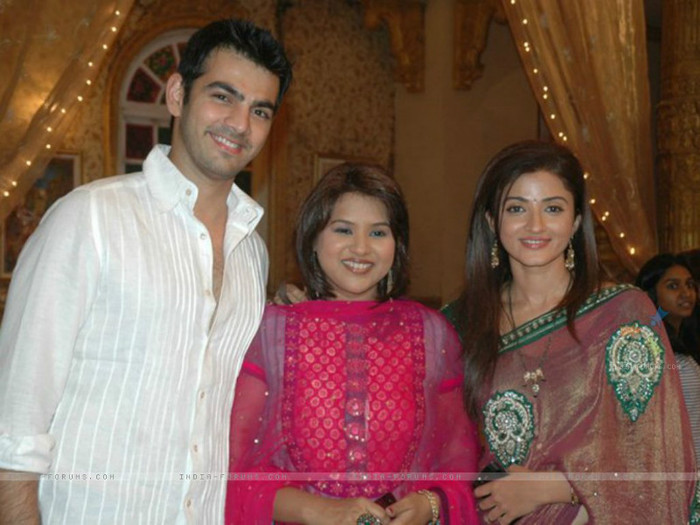 158524-kavita-barjatya-with-suhasi-dhami-and-karan-v-grover