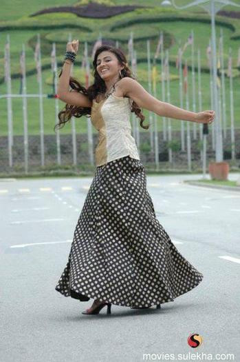 301709_287080744716318_1506914649_n