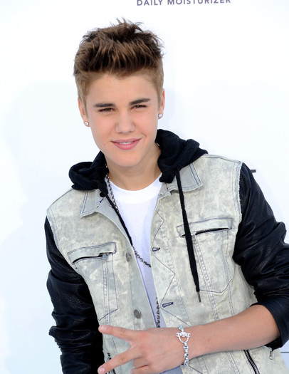 iStarbucksChannelxo; Justin Bieber

