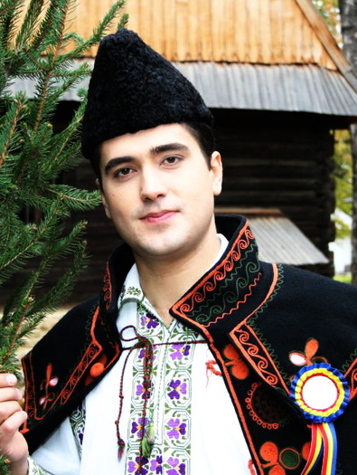 Gelu Voicu; Interpretul de muzica populara Gelu Voicu s-a nascut la 1 iulie 1982 in  comuna Olteni, judetul Teleorman.
