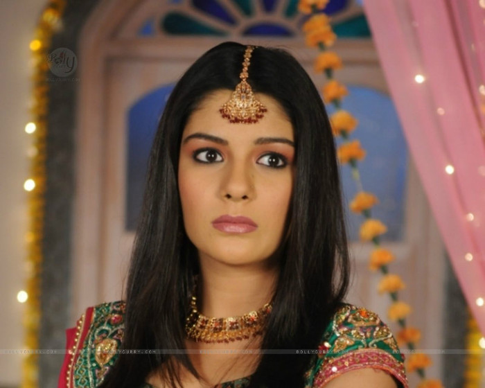 57965-pratigya-looking-tensed