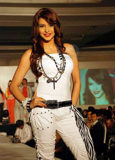 4-2 - Aamna Sharif