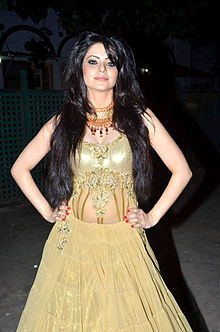 220px-Aamna_Sharif_rwitc_race_awards1 - Aamna Sharif