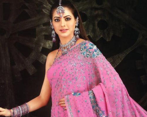 Aamna%20Shariff%20in%20pink%20saree - Aamna Sharif