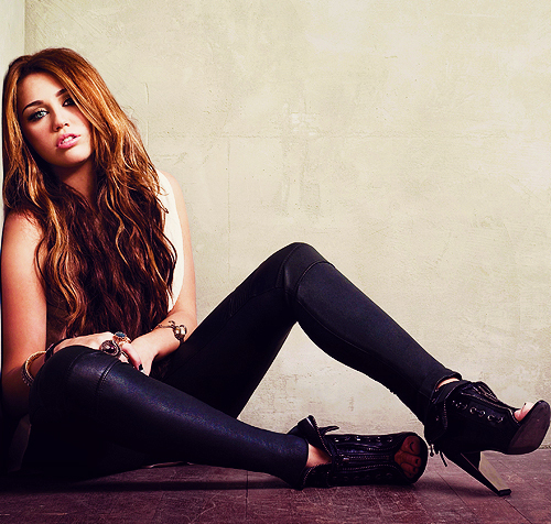 .:) Ea crede ca poate fi ca noi .:)) S-o facem de ras atat de tare incat sa se mute in alta tara .:)