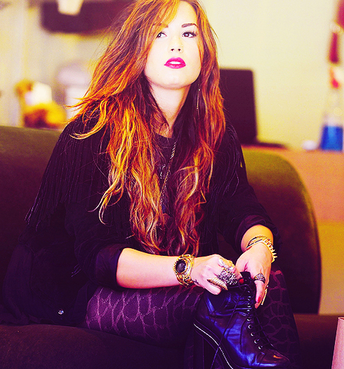 .:) * ganditoare * ( I.G. Lauren pare chair de treaba . N-ar trebui sa fie asa de rele cu ea .:|