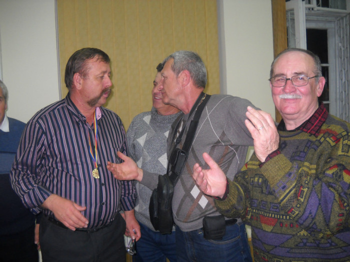 Jozsi, tu tot  cu noi votezi