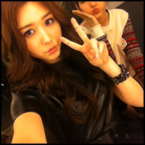 ~ La la la, look at me with loving eyes, don`t curse me   La la la, please accept me, please love me - Xx Episodul-36 xX