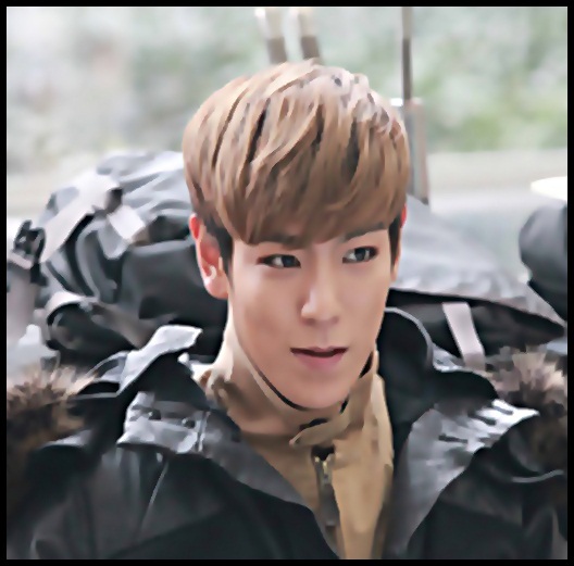 ..~.. Heii Hwa..[se uita la ceas] Pff,intarzie..:-w