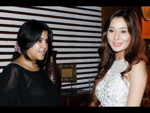 0 - SARA KHAN NEW PIC 3