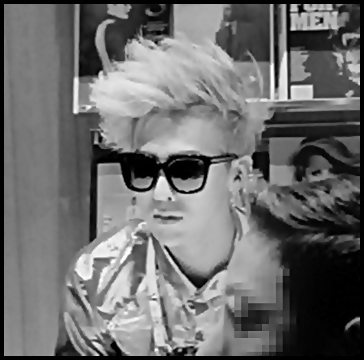 •. Aha..Uff,vreau sa coboare cineva odata.. :))