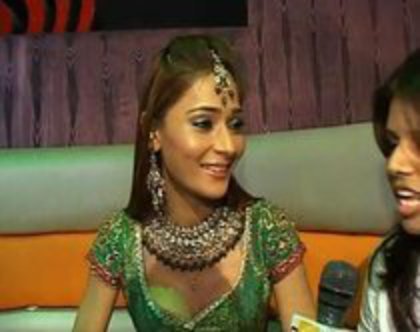  - Sara Khan Item Song