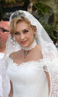 imagesCA6QRC5A - Aracely Arambula