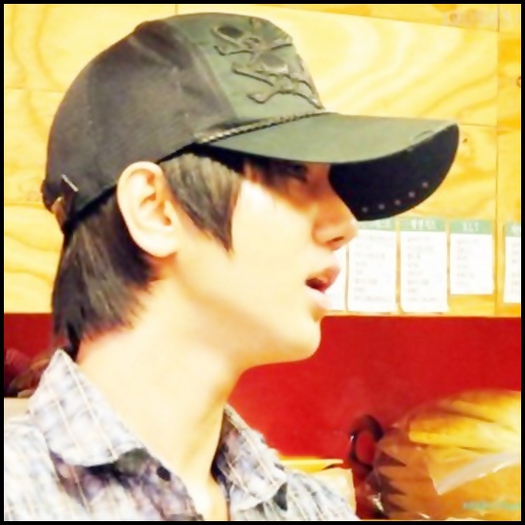 - Hyunaaaaaaa >:d<..[ se duce la ea si o ia in brate ]