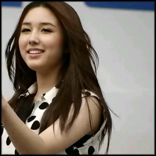 ~> Ooo...e si un lac aici.:).[se aseaza pe`o banca] - PARK 4