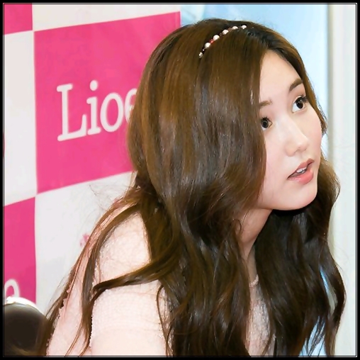 ~> [i.p]...Uite`un porumbel...wa...ce alb e...:>...Cute.:))