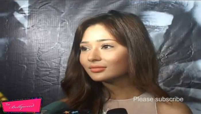  - Capturi - Seductive Sara Khan Speaks About Salman Khan Muhurat Of Movie Dark Rainow