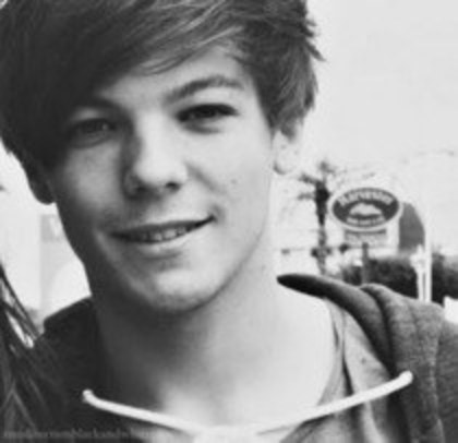 49038124_GJLBBDJJG - LOUIS TOMLINSON