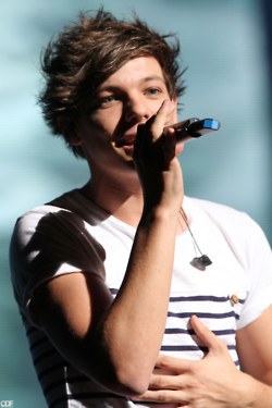 73650688 - LOUIS TOMLINSON