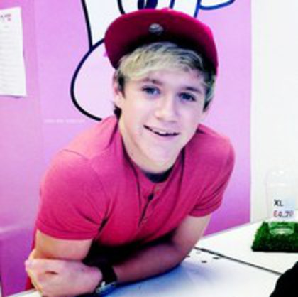 80416616_MNMOWVO - niall horan