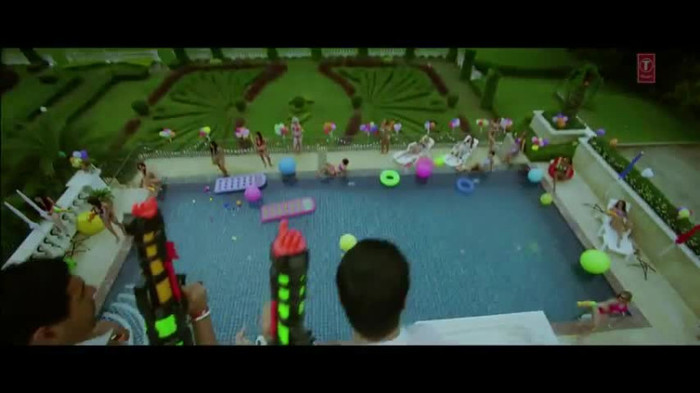 vlcsnap-00018 - Make Some Noise - Desi Boyz