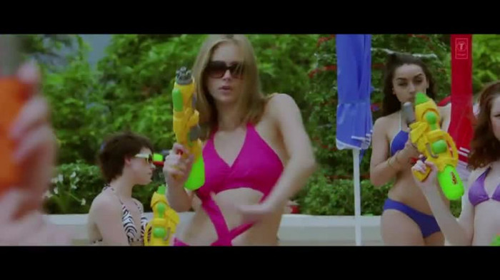 vlcsnap-00021 - Make Some Noise - Desi Boyz