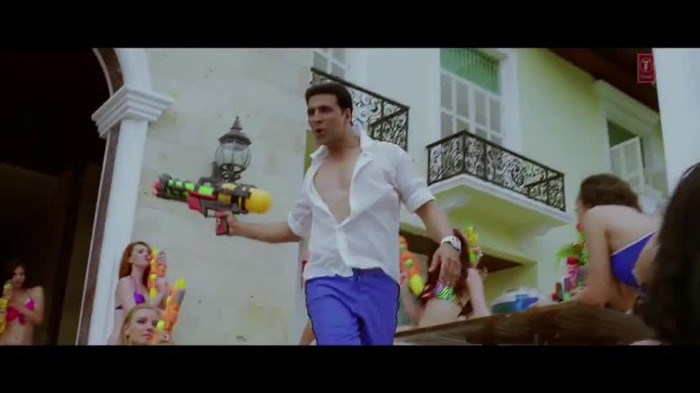 vlcsnap-00034 - Make Some Noise - Desi Boyz
