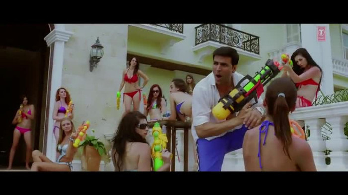 vlcsnap-00039 - Make Some Noise - Desi Boyz
