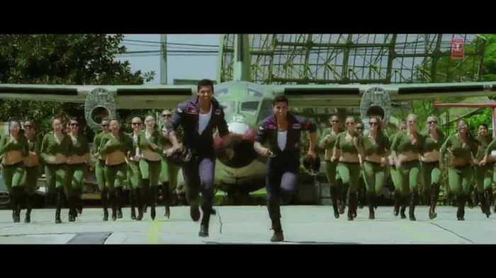 vlcsnap-00133 - Make Some Noise - Desi Boyz