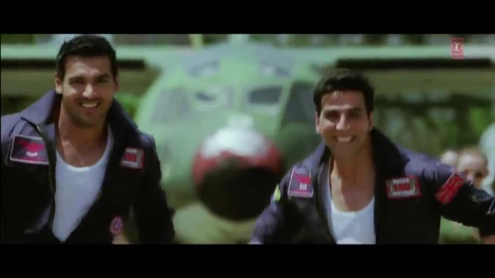 vlcsnap-00134 - Make Some Noise - Desi Boyz